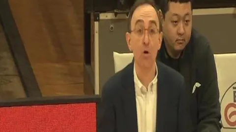 中国男队冰壶世锦赛开门红，喜迎首胜